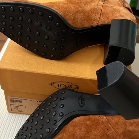 New Tod’s suede ankle boots - Picture 3 of 3